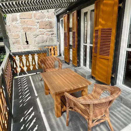 Goldenes Hausle Apartahotel
